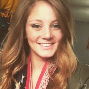 Meet your Posher, Brooke